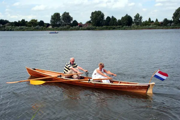 Klassiek model single wherry met verwisselbare stuur- en roeiplaats