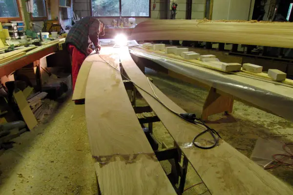 stitch-and-glue-houten-boot in aanbouw