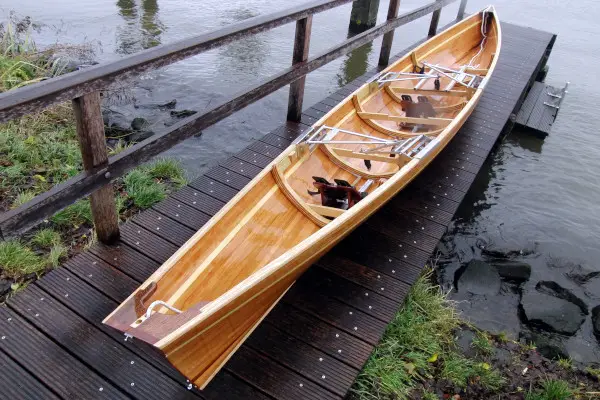 Klassiek model single wherry met verwisselbare stuur- en roeiplaats