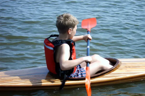 kinderkajak van hout