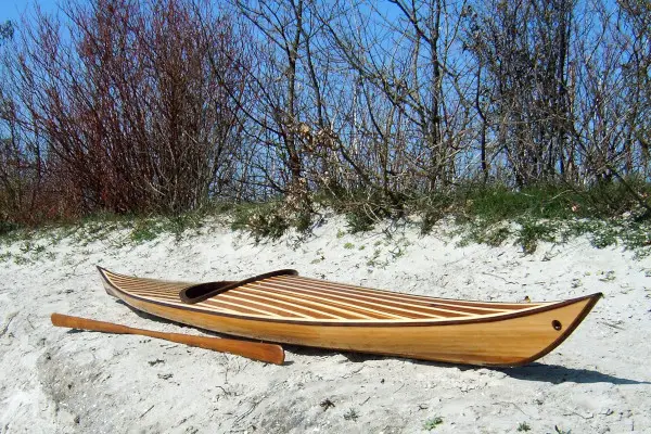 houten kajak van houtstrips